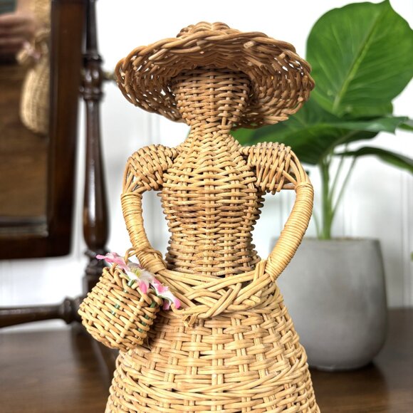 Vintage Wicker Lady Figurine Woven Basket Doll with Hat and Flowers Boho Decor - Picture 9 of 14